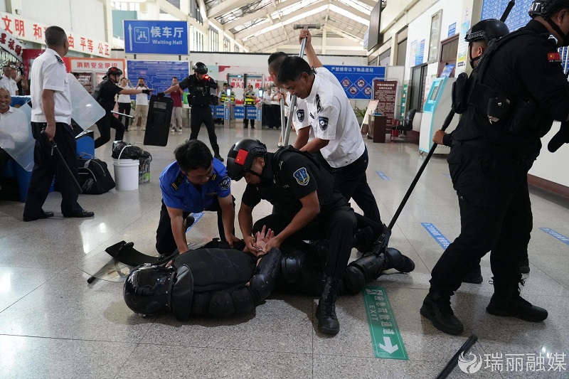 9f9fcb7d-2343-4313-8742-a4ceafd9cdab_l